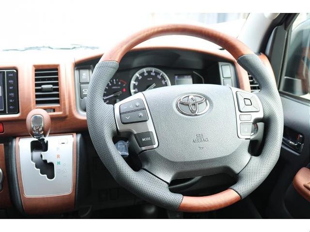 ハイエースバン ロングスーパーGL R7年式 アーバンカーキ ガソリン2WD Re Classic丸目 ブラックエディション フロントスポイラー オーバーフェンダー LEDテールランプ シートカバー ベッドキット インテリアパネル3点(12枚目)