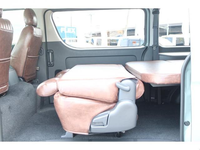 ハイエースバン ロングスーパーGL R7年式 アーバンカーキ ガソリン2WD Re Classic丸目 ブラックエディション フロントスポイラー オーバーフェンダー LEDテールランプ シートカバー ベッドキット インテリアパネル3点(19枚目)