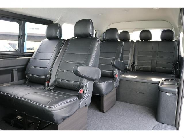 ハイエースワゴン ＧＬ　新車　ワゴンＧＬ　ガソリン４ＷＤ　ブラックエディション　スポイラー　オーバーフェンダー　ＢＩＧＸ１１インチＳＤナビ　後席モニター　ＥＴＣ　インテリア３点　シートカバー　ベッドキット　ＬＥＤテールランプ（5枚目）