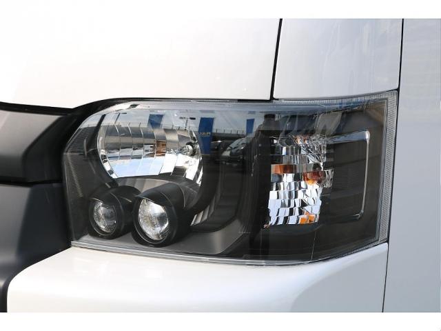 ハイエースワゴン ＧＬ　新車　ワゴンＧＬ　ガソリン４ＷＤ　ブラックエディション　スポイラー　オーバーフェンダー　ＢＩＧＸ１１インチＳＤナビ　後席モニター　ＥＴＣ　インテリア３点　シートカバー　ベッドキット　ＬＥＤテールランプ（9枚目）