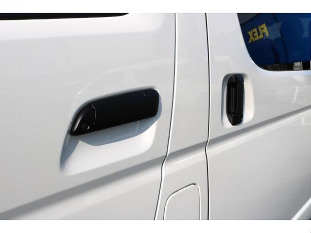 ハイエースワゴン ＧＬ　新車　ワゴンＧＬ　ガソリン４ＷＤ　ブラックエディション　スポイラー　オーバーフェンダー　ＢＩＧＸ１１インチＳＤナビ　後席モニター　ＥＴＣ　インテリア３点　シートカバー　ベッドキット　ＬＥＤテールランプ（11枚目）