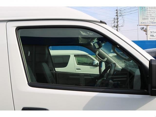 ハイエースワゴン ＧＬ　新車　ワゴンＧＬ　ガソリン４ＷＤ　ブラックエディション　スポイラー　オーバーフェンダー　ＢＩＧＸ１１インチＳＤナビ　後席モニター　ＥＴＣ　インテリア３点　シートカバー　ベッドキット　ＬＥＤテールランプ（12枚目）