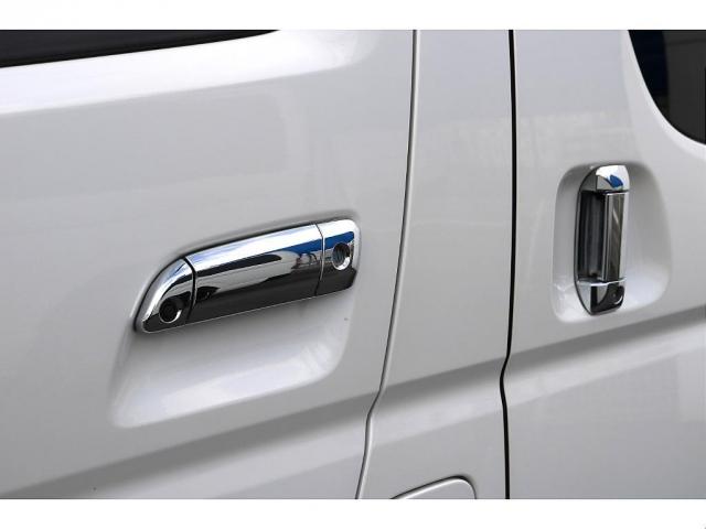 ハイエースワゴン ＧＬ　Ｈ２７年式　３ナンバー　４型　ガソリン２ＷＤ　２インチローダウン　フロントスポイラー　オーバーフェンダー　７インチＳＤナビ　後席モニター　ＥＴＣ　ドラレコ　レーダー　インテリア３点　シートカバー（13枚目）