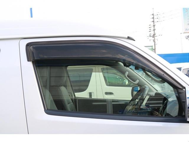 ハイエースワゴン ＧＬ　Ｈ２７年式　３ナンバー　４型　ガソリン２ＷＤ　２インチローダウン　フロントスポイラー　オーバーフェンダー　７インチＳＤナビ　後席モニター　ＥＴＣ　ドラレコ　レーダー　インテリア３点　シートカバー（15枚目）