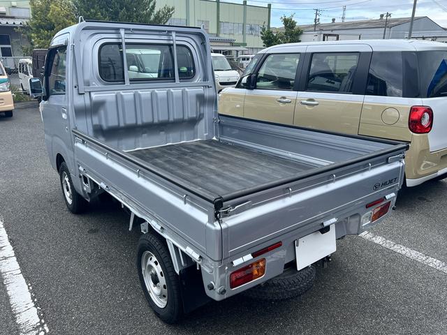 スタンダード 4WD 5速MT 3方開 荷台ゴムマット エアコン パワステ CDオーディオ(4枚目)