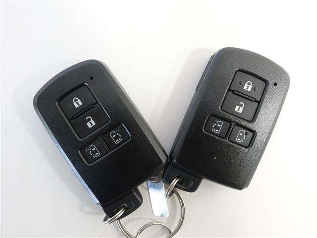 ノア ハイブリッドＳｉ　ダブルバイビーＩＩＩ　フルセグ　メモリーナビ　ＤＶＤ再生　ミュージックプレイヤー接続可　後席モニター　バックカメラ　衝突被害軽減システム　ＥＴＣ　ドラレコ　両側電動スライド　ＬＥＤヘッドランプ　乗車定員７人　３列シート（18枚目）