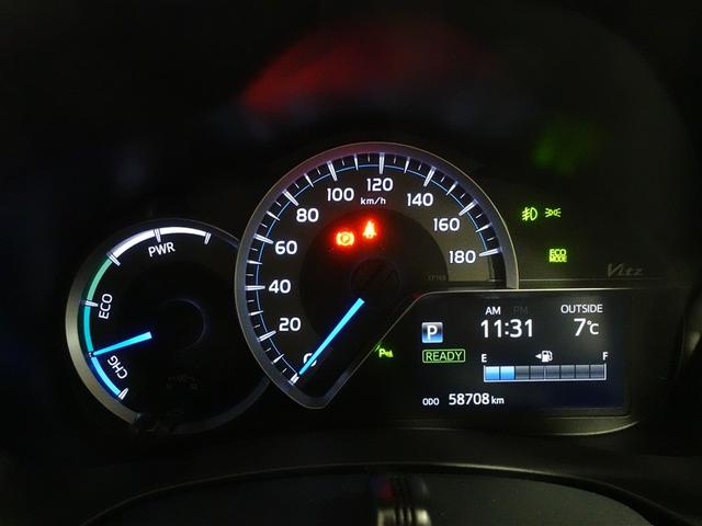 ヴィッツ ハイブリッド　ジュエラ　フルセグ　メモリーナビ　ＤＶＤ再生　ミュージックプレイヤー接続可　バックカメラ　衝突被害軽減システム　ＥＴＣ　ドラレコ　ＬＥＤヘッドランプ　記録簿（10枚目）