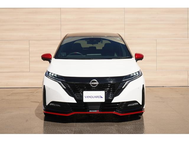 オーラ ニスモ　純正９インチナビＴＶ　インテリジェントアラウンドビューモニター　インテリジェントルームミラー　ブラックルーフ　ＬＥＤヘッドライト　シートヒーター　ステアリングヒーター　前後ドラレコ　寒冷地仕様　ＥＴＣ（8枚目）