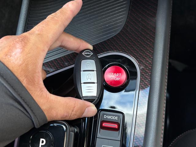 オーラ ニスモ　純正９インチナビＴＶ　インテリジェントアラウンドビューモニター　インテリジェントルームミラー　ブラックルーフ　ＬＥＤヘッドライト　シートヒーター　ステアリングヒーター　前後ドラレコ　寒冷地仕様　ＥＴＣ（27枚目）