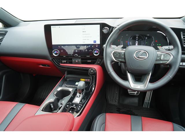 ＮＸ ＮＸ３５０ｈ　Ｆスポーツ　４ＷＤ　改良後モデル　パノラマルーフ　ＴＲＤエアロ　赤黒革　レクサスチームメイト　１４インチディスプレーオーディオ　パノラミックビュー　３眼ＬＥＤ　オレンジブレーキキャリパー　デジタルインナーミラー（2枚目）