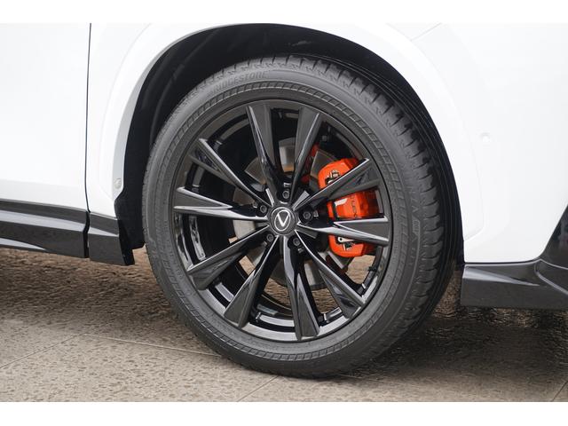 ＮＸ ＮＸ３５０ｈ　Ｆスポーツ　４ＷＤ　改良後モデル　パノラマルーフ　ＴＲＤエアロ　赤黒革　レクサスチームメイト　１４インチディスプレーオーディオ　パノラミックビュー　３眼ＬＥＤ　オレンジブレーキキャリパー　デジタルインナーミラー（16枚目）