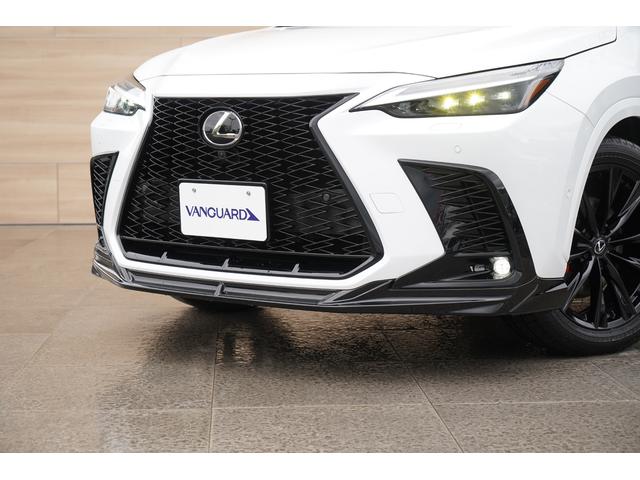 ＮＸ ＮＸ３５０ｈ　Ｆスポーツ　４ＷＤ　改良後モデル　パノラマルーフ　ＴＲＤエアロ　赤黒革　レクサスチームメイト　１４インチディスプレーオーディオ　パノラミックビュー　３眼ＬＥＤ　オレンジブレーキキャリパー　デジタルインナーミラー（17枚目）