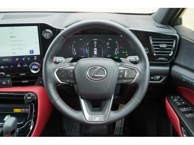 ＮＸ ＮＸ３５０ｈ　Ｆスポーツ　４ＷＤ　改良後モデル　パノラマルーフ　ＴＲＤエアロ　赤黒革　レクサスチームメイト　１４インチディスプレーオーディオ　パノラミックビュー　３眼ＬＥＤ　オレンジブレーキキャリパー　デジタルインナーミラー（23枚目）