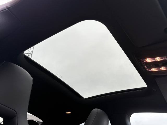 CLAクラス CLA200d AMGライン パノラミックスライディングルーフ レザーエクスクルーシブPKG 赤黒革シート 10.25インチナビTV 360度カメラ ヘッドアップディスプレイ アドバンスドサウンド レーダーセーフティPKG ETC(5枚目)