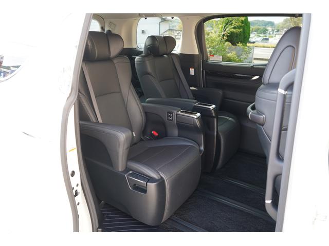 アルファードハイブリッド ＳＲ　Ｃパッケージ　サンルーフ　ＴＲＤエアロ・１９インチアルミ　メーカー１０．５インチＳＤナビ　１３．３インチ後席モニター　ＪＢＬ　ＤＶＤプレーヤー　パノラミックビュー　ブランドスポットモニター　シートヒーター・クーラー（14枚目）