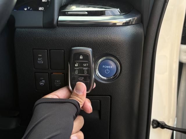 アルファードハイブリッド ＳＲ　Ｃパッケージ　サンルーフ　ＴＲＤエアロ・１９インチアルミ　メーカー１０．５インチＳＤナビ　１３．３インチ後席モニター　ＪＢＬ　ＤＶＤプレーヤー　パノラミックビュー　ブランドスポットモニター　シートヒーター・クーラー（29枚目）