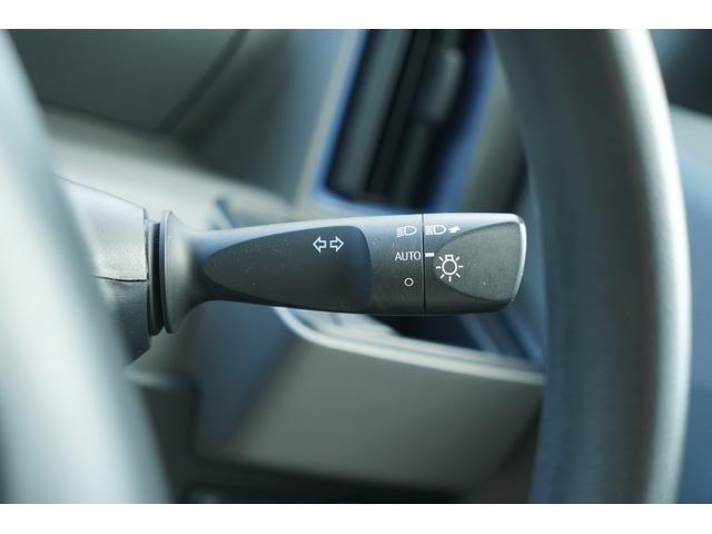 オートライト機能付☆夜になったり、トンネルに入ったりなどセンサーが暗くなったことを感知するとライトが自動で点灯してくれます☆