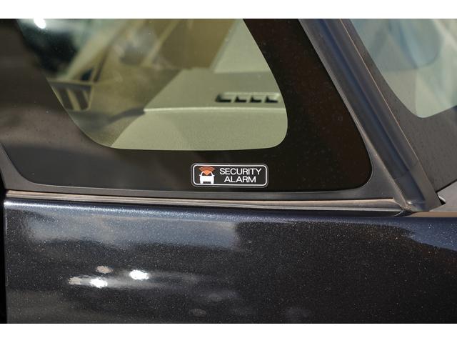 純正セキュリティーアラーム装備☆不正な侵入や操作を検知して警報を鳴らしてくれる車両盗難防止装置です☆