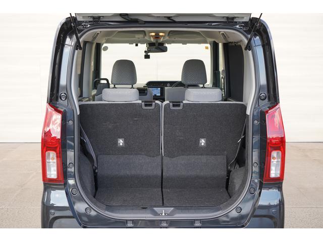 積載スペースが十分に確保されたラゲージルーム☆セカンドシートを前にスライドすることでさらなるスペースを確保できます☆