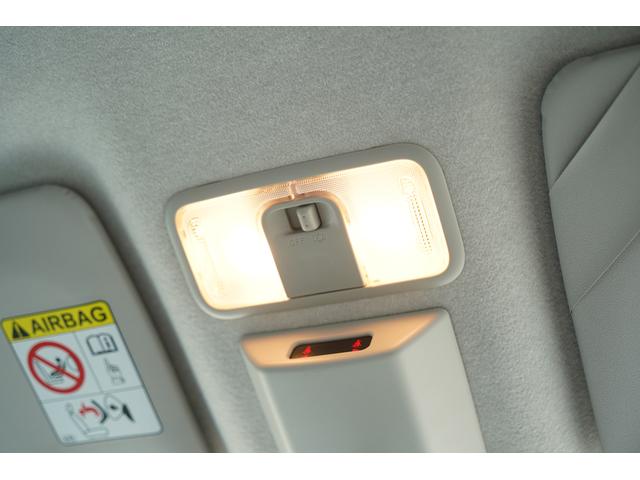 ハロゲン照明装備☆乗降時や夜間の車内視認性を確保してくれます☆