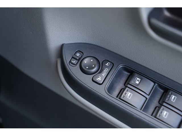 オートリトラクタブルドアミラースイッチ装備☆ドアロックと連動してドアミラーを格納・展開してくれます☆