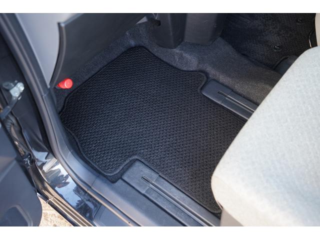 フロアマット完備☆汚れにも強いく、洗うこともできるのでお手入れも簡単です☆