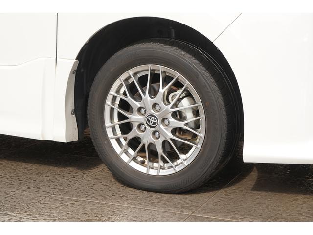 ヴォクシー ハイブリッドZS 煌II 純正10インチSDナビTV 12.1インチ後席モニター Clazzio製シートカバー クリアランスソナー LEDヘッドライト 純正16インチ鍛造ホイール 両側パワースライドドア シートヒーター ETC(17枚目)