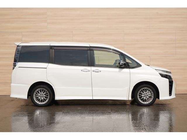 ヴォクシー ハイブリッドZS 煌II 純正10インチSDナビTV 12.1インチ後席モニター Clazzio製シートカバー クリアランスソナー LEDヘッドライト 純正16インチ鍛造ホイール 両側パワースライドドア シートヒーター ETC(18枚目)