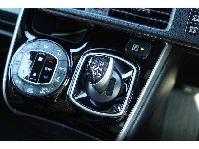 ヴォクシー ハイブリッドZS 煌II 純正10インチSDナビTV 12.1インチ後席モニター Clazzio製シートカバー クリアランスソナー LEDヘッドライト 純正16インチ鍛造ホイール 両側パワースライドドア シートヒーター ETC(22枚目)