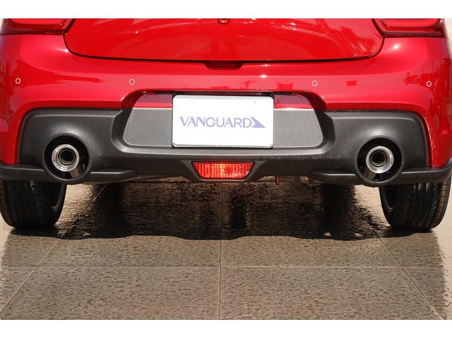 メーカーオプション、セットオプションのリアフォグランプ装備☆テールランプよりも明るく、雨や霧などの悪天候の視界が悪い時に、後続車に自車の存在を知らせてくれます☆