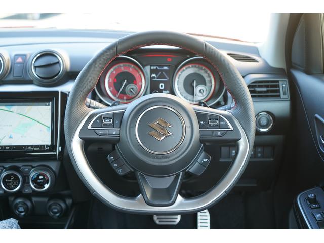 ステアリングスイッチ・パドルシフト・アダプティブクルーズコントロール付ディンプル革巻きステアリングホイール装備☆