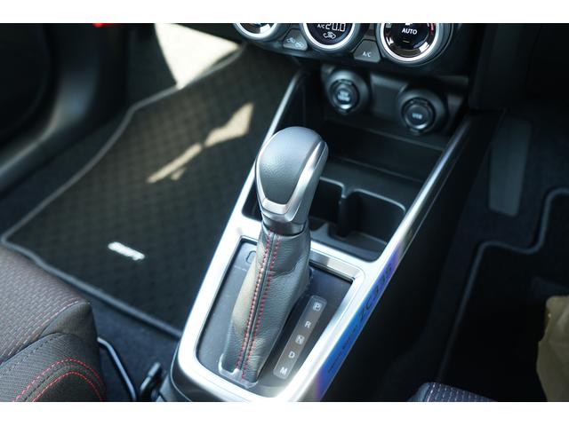 ＡＴシフトレバー装備☆運転席と助手席の間に配置されており、自然な手の位置で操作できるように設計されており、運転中でも快適かつスムーズな操作をすることができます☆