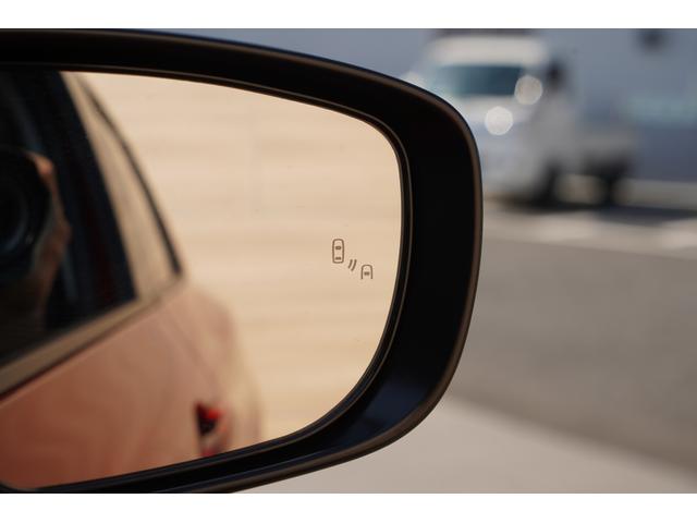 ブラインドスポットモニター装備☆車両の後側方にある死角を走る車を検知し、ドアミラーのマークや警報音で危険を知らせてくれます☆