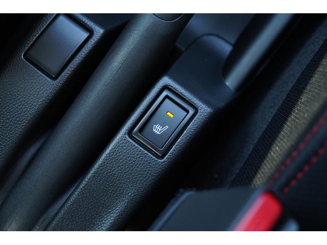 運転席にはシートヒーター装備☆寒い日でも快適なドライブをサポートしてくれます☆