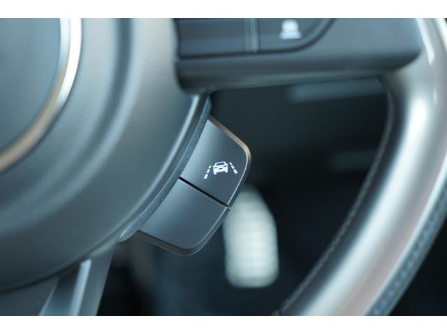 車線逸脱警抑制機能ＯＦＦスイッチ装備☆走行中、車線を逸脱するとシステムが判断した時に、ドライバーに対してステアリング操作を促し、車線内に戻るように支援してくれます☆