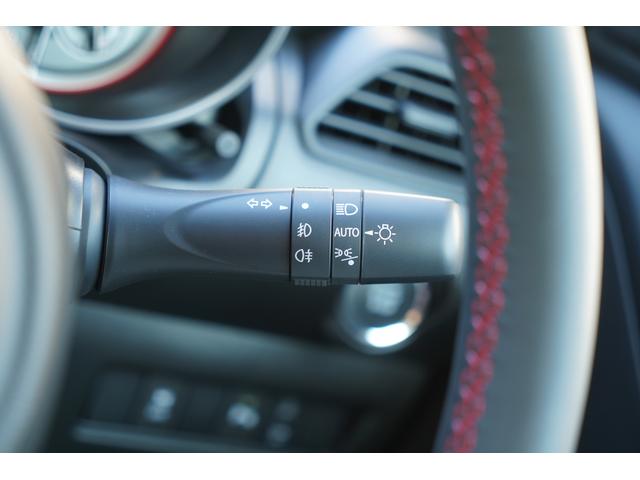 オートライト機能装備☆夜になったり、トンネルに入ったりなどセンサーが暗くなったことを感知するとライトが自動で点灯してくれます☆