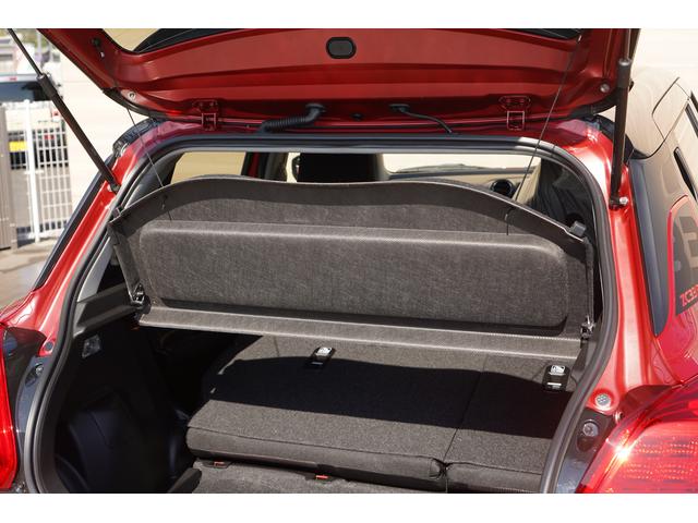 プライバシー保護になるトノカバー完備☆ラゲージルームの荷物を隠して盗難対策やプライバシー保護、日焼け防止に役立ちます☆