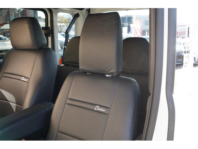 Ｃｌａｚｚｉｏ製革調シートカバー装備☆本革風の質感や見た目を再現したシートカバー☆車種別専用設計されており、シートにもしっかりとフィット☆ドレスアップだけでなく、シート保護としても役立ちます☆