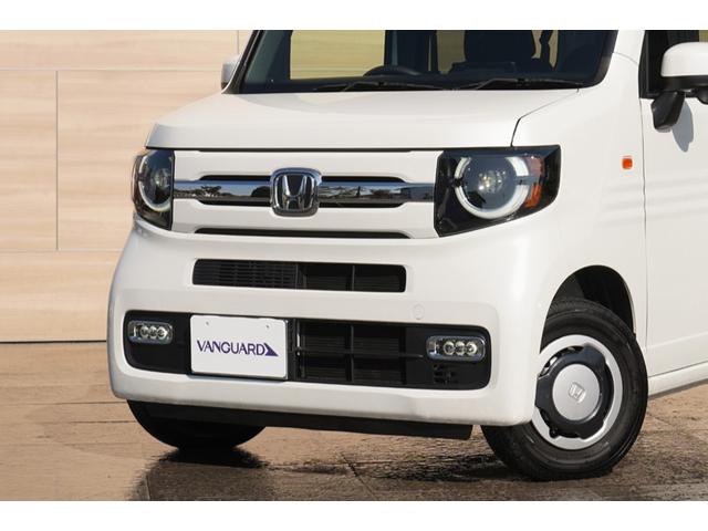 クロームメッキ加飾付ボディ同色フロントグリル・開口部無塗装フロントバンパー・ＬＥＤフロントフォグランプ装備☆