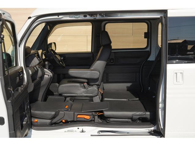 Ｎ−ＶＡＮの特徴の一つダイブダウン機構付きの助手席☆後席だけではなく助手席も写真のようにフルフラットに倒すことが可能☆実質的な荷室長は２６３５ｍｍにまでなります☆