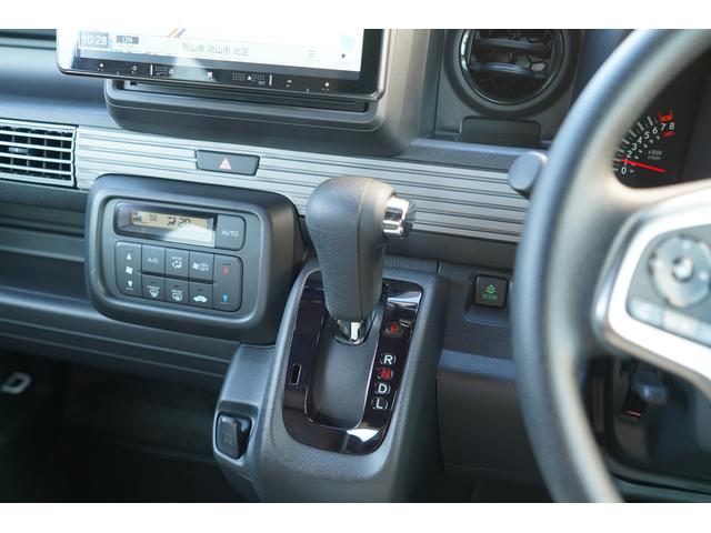 ＡＴシフトレバー装備☆インパネシフトのおかげで足元がスッキリしています。小さくても快適に乗れる工夫が詰まっています☆