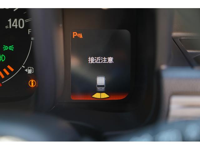 パーキングセンサーシステム（リア）装備☆車の周りの障害物との距離を感知し、ドライバーに警告するシステムです☆センサーで車両と壁などの静止物との距離を検知し、ブザー音やディスプレイ表示で警告してくれます