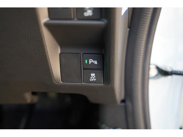 横滑り防止ＯＦＦスイッチ装備☆コーナーリング時や急なハンドル操作で車がスリップしそうになった時、ブレーキやエンジン出力を自動的に制御して車輛の安定を保つシステムです☆