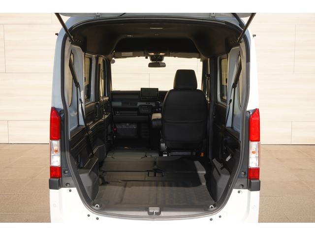 助手席シート・セカンドシート倒すことでフラットになり、さらなるスペースを確保できます☆女性の方でも簡単にシートを倒すことができます☆