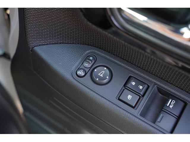 電動格納式ドアミラースイッチ装備☆スイッチを押すだけでドアミラーを格納・展開することができます☆