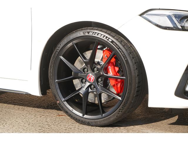 シビック タイプＲ　レーシングブラックパッケージ　登録済未使用車　グロスブラックスポイラー　ブラック内装　９インチコネクトディスプレー　ナビＴＶ　バックカメラ　衝突軽減　ブラインドスポットモニター　ＬＥＤ　１９インチアルミ　レッドブレーキキャリパー（17枚目）