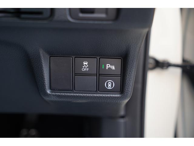 シビック タイプＲ　レーシングブラックパッケージ　登録済未使用車　グロスブラックスポイラー　ブラック内装　９インチコネクトディスプレー　ナビＴＶ　バックカメラ　衝突軽減　ブラインドスポットモニター　ＬＥＤ　１９インチアルミ　レッドブレーキキャリパー（31枚目）