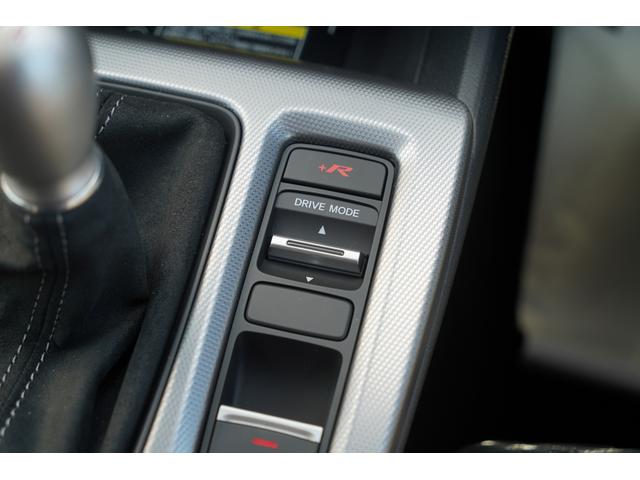 シビック タイプＲ　レーシングブラックパッケージ　登録済未使用車　グロスブラックスポイラー　ブラック内装　９インチコネクトディスプレー　ナビＴＶ　バックカメラ　衝突軽減　ブラインドスポットモニター　ＬＥＤ　１９インチアルミ　レッドブレーキキャリパー（33枚目）