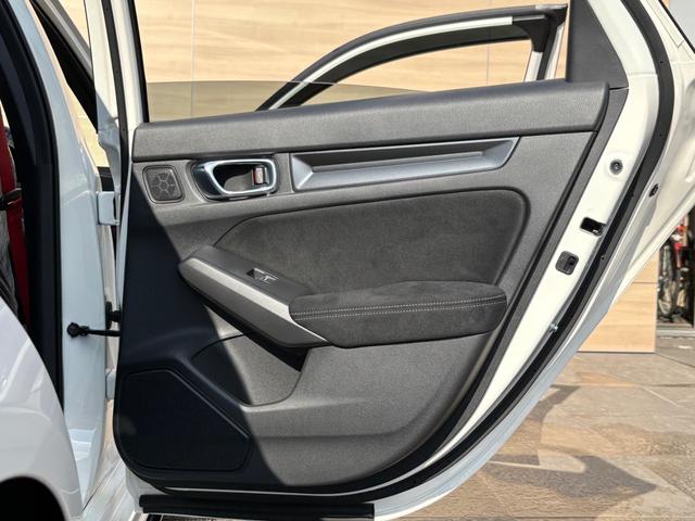 シビック タイプＲ　レーシングブラックパッケージ　登録済未使用車　グロスブラックスポイラー　ブラック内装　９インチコネクトディスプレー　ナビＴＶ　バックカメラ　衝突軽減　ブラインドスポットモニター　ＬＥＤ　１９インチアルミ　レッドブレーキキャリパー（67枚目）