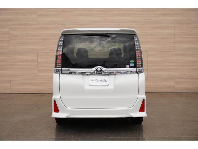 ヴォクシー ＺＳ　煌ＩＩ　純正１０インチＳＤナビＴＶ　１１インチ後席モニター　バックカメラ　クリアランスソナー　衝突軽減　ＬＥＤヘッドライト　両側パワースライドドア　アイドリングストップ　スマートキー　ビルトインＥＴＣ（9枚目）